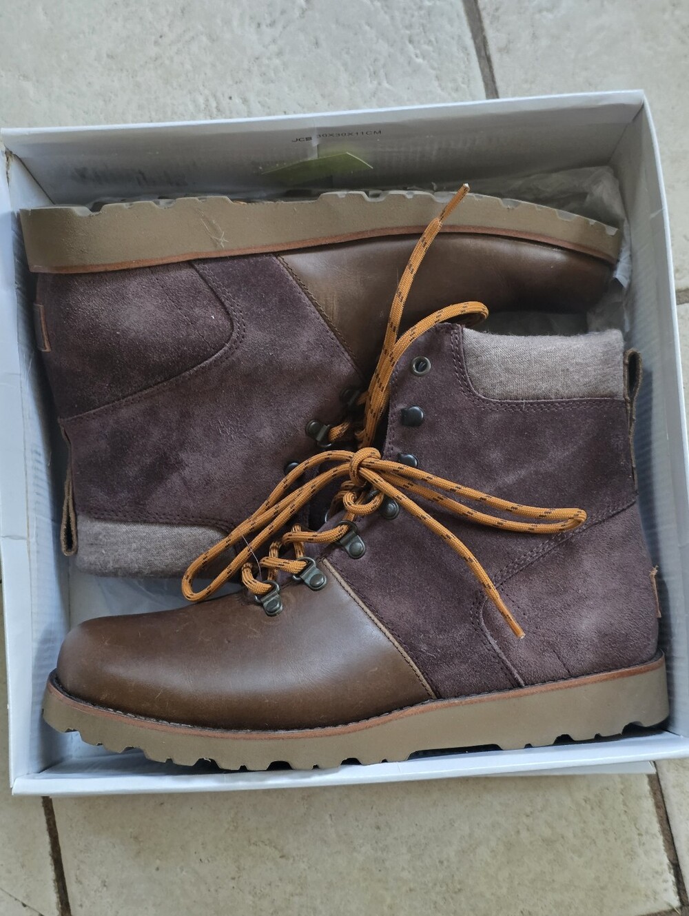 UGG Neumel Moc Classic Boots Men's Size US 9 Chestnut